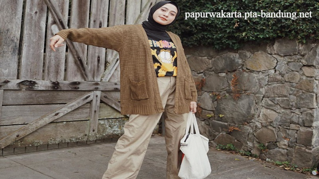 Fakta Menarik Helmi Nursifah Hijaber cantik asal Bandung yang Fashionable